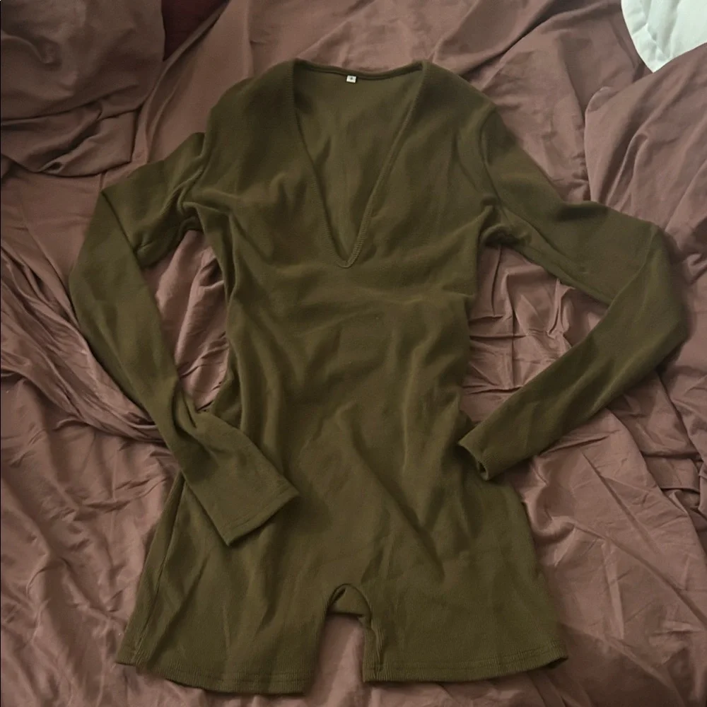 SHEIN Olive V-Neck Long Sleeve Bodysuit - Picture 1 of 1